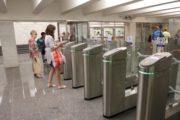 Новые турникеты установлены на станции метро «Красные ворота»