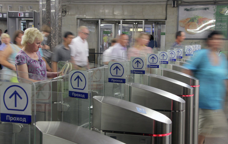 На двух станциях московского метро появились новые турникеты