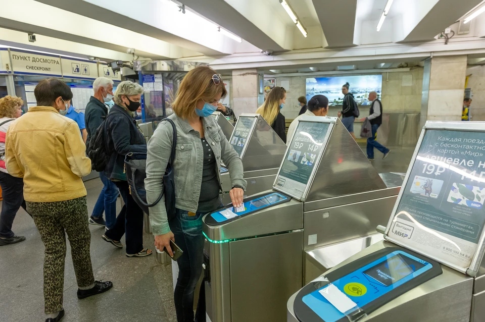 В петербургском метро обновляют турникеты