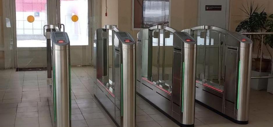 На станции Дёма введена современная турникетная система