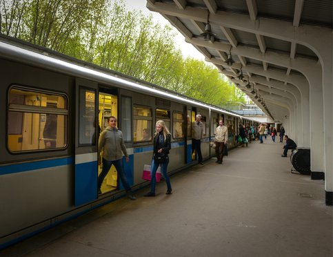 Северный вестибюль станции метро "Кутузовская" открыли после реконструкции
